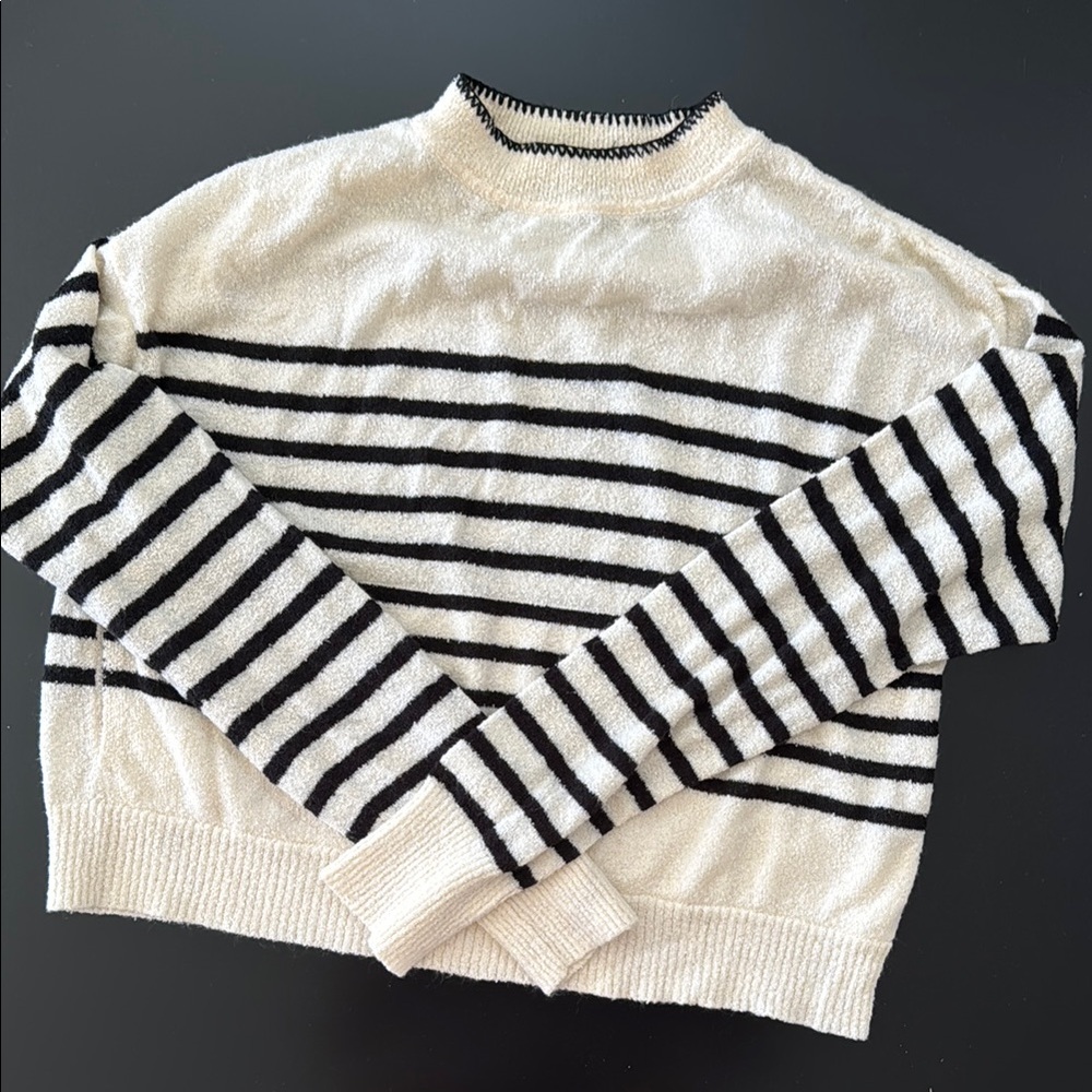 Monrow Black and White Crew Neck Sweater